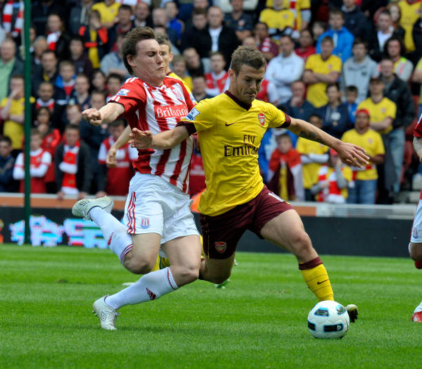 作暗示着他 作暗示着他