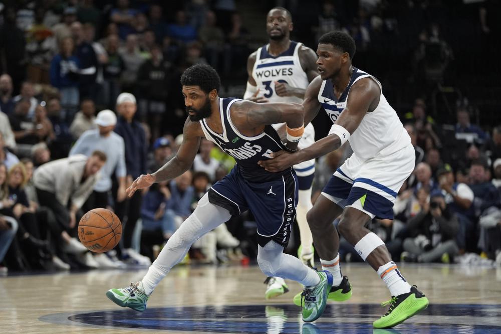 球员试图夹 球员试图夹